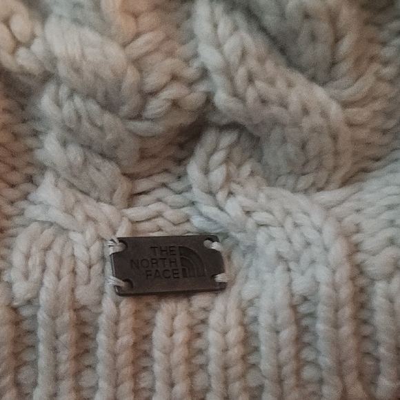 The North Face White Cable Knit Beanie - Picture 2 of 6